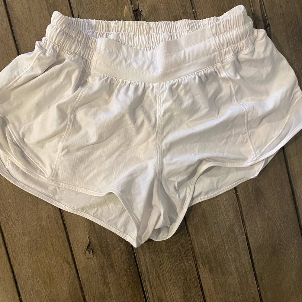 White Lululemon Hotty Hot Low-Rise Lined Shorts 2.5
